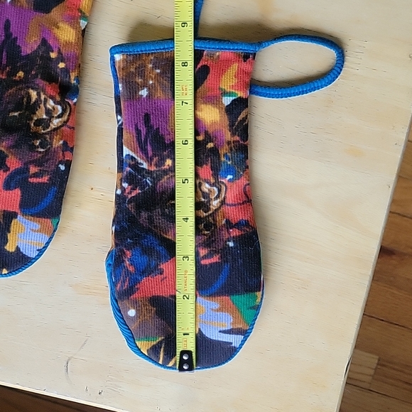 ANIMATED CLOSET MITTENS - Picture 8 of 11